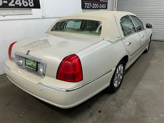 2004 Lincoln Town Car