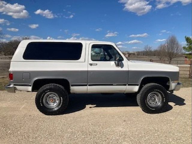 1989 GMC Jimmy null image 2