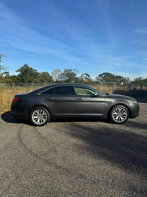 2016 Ford Taurus Limited Edition image 4
