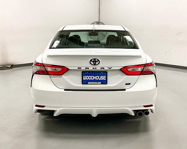 2019 Toyota Camry SE image 5