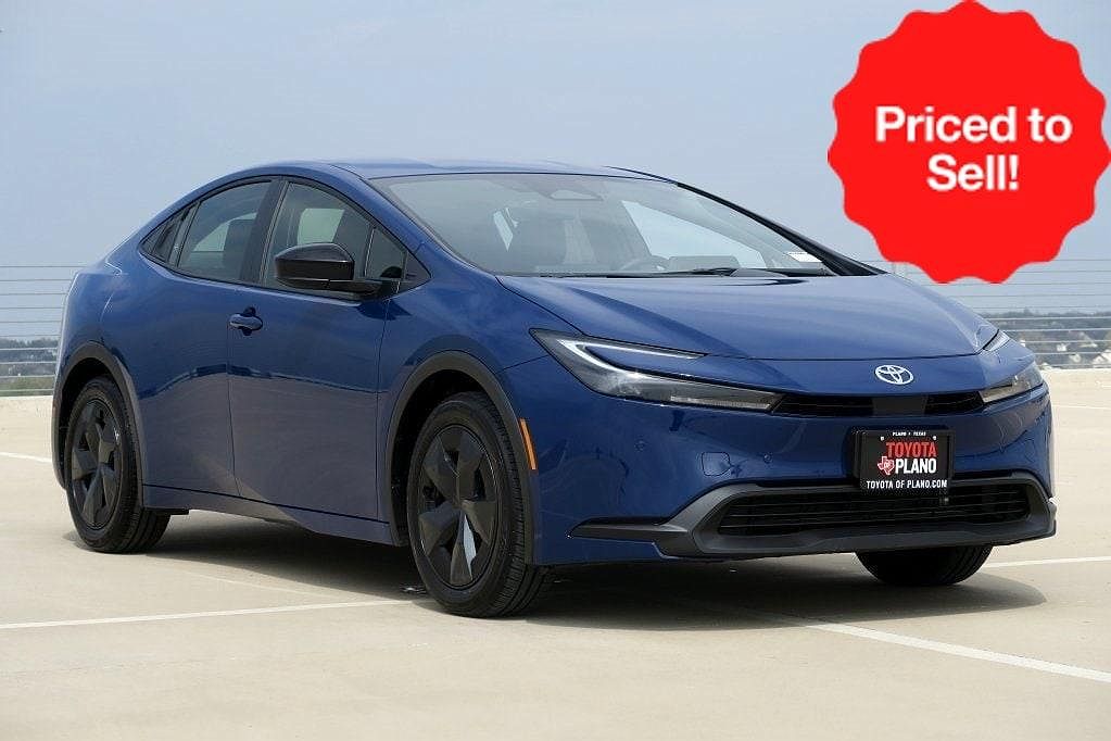2024 Toyota Prius LE image 0