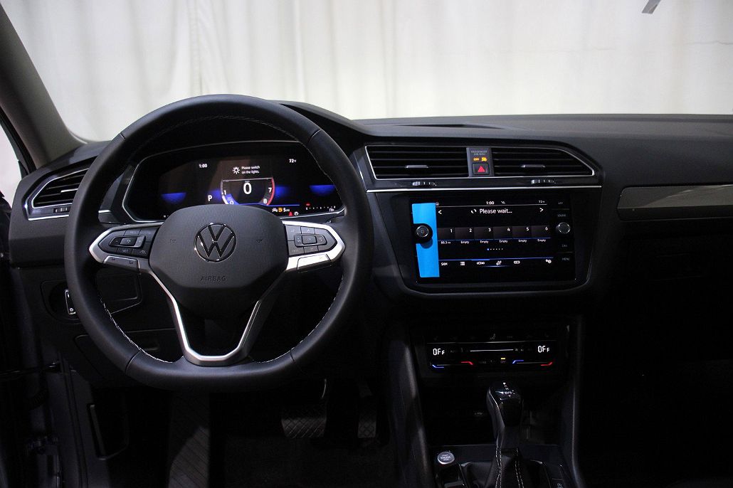 2024 Volkswagen Tiguan SE image 1