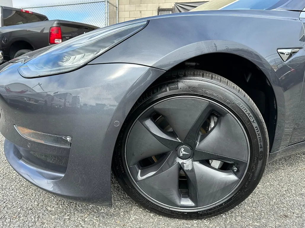 2018 Tesla Model 3 Long Range image 1