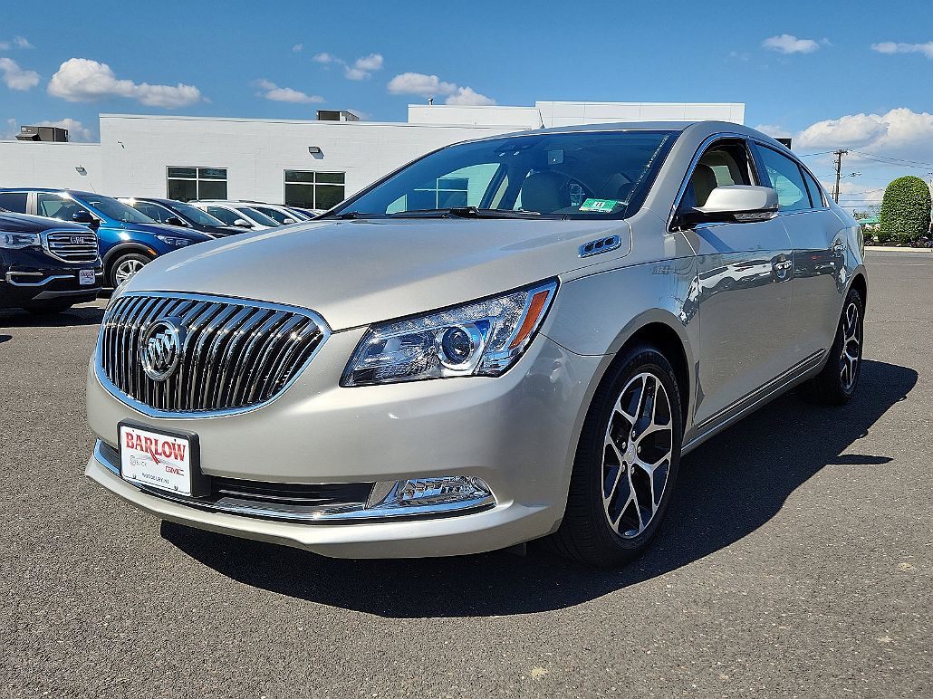 2016 Buick LaCrosse Sport Touring image 2