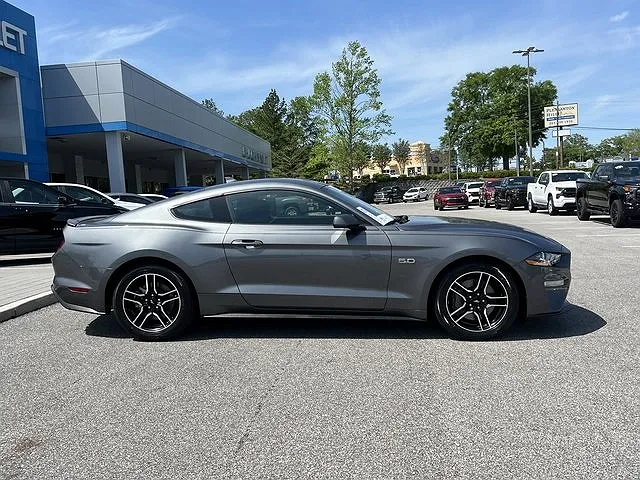 2021 Ford Mustang GT image 1