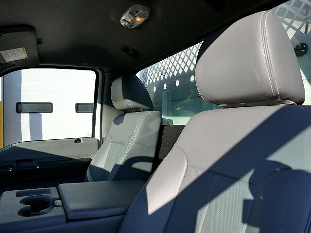 2014 Ford F-550 XL image 21