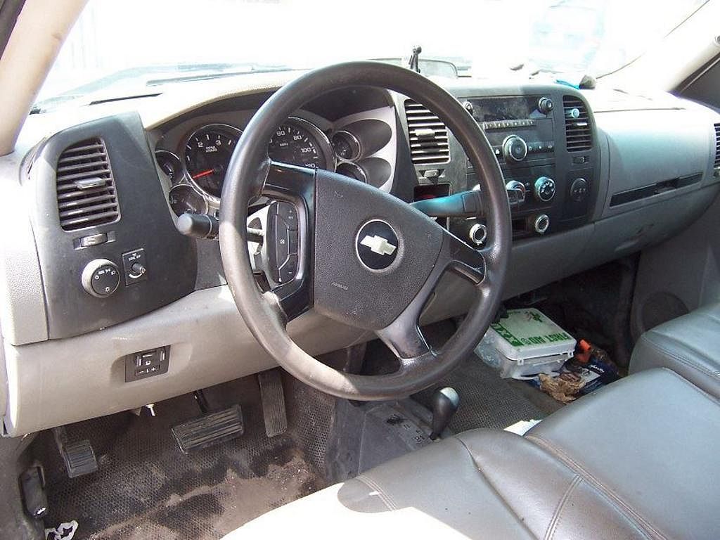 2010 Chevrolet Silverado 3500HD null image 4