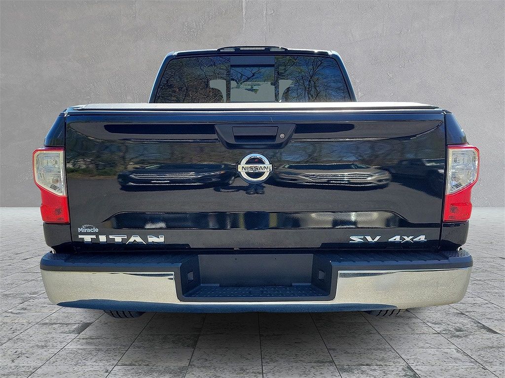 2017 Nissan Titan SV image 4