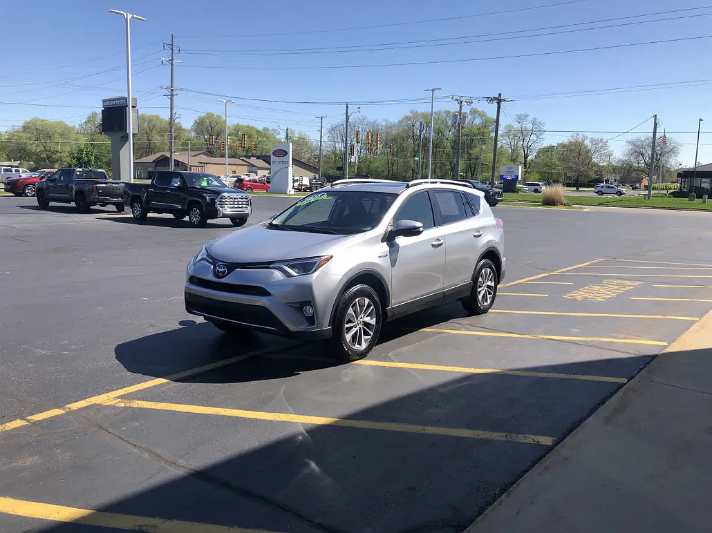 2018 Toyota RAV4 XLE image 3