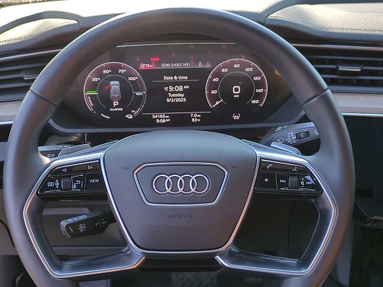 2022 Audi e-tron Premium photo 11