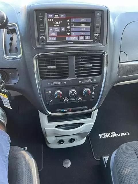2017 Dodge Grand Caravan SE image 9