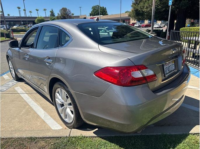 2011 Infiniti M37