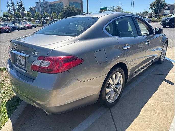 2011 Infiniti M37