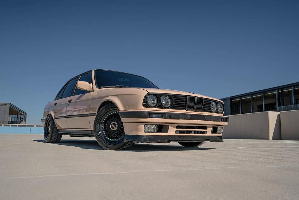 1989 BMW 3 Series 325i image 2