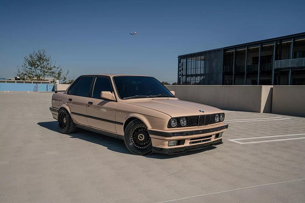 1989 BMW 3 Series 325i image 4
