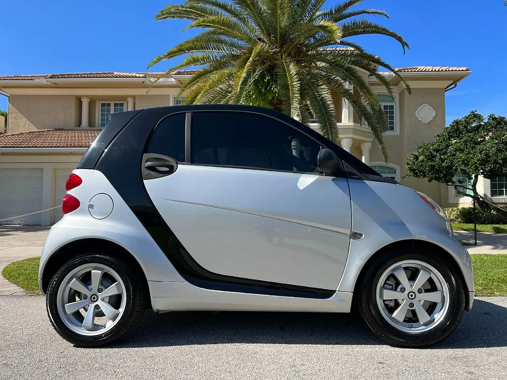 2012 Smart Fortwo Passion image 1