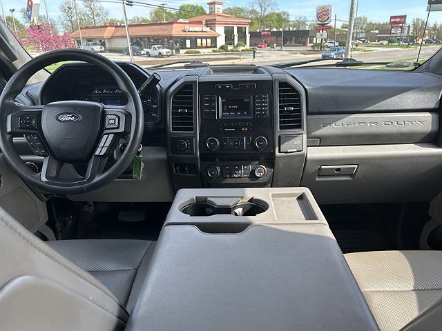 2019 Ford F-550 null image 0