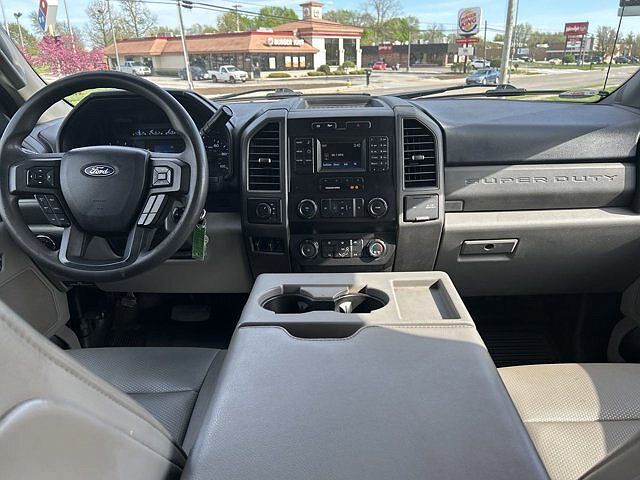 2019 Ford F-550 null image 1