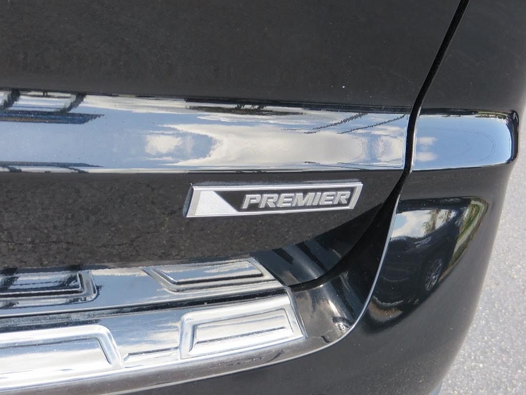 2017 Chevrolet Traverse Premier image 5