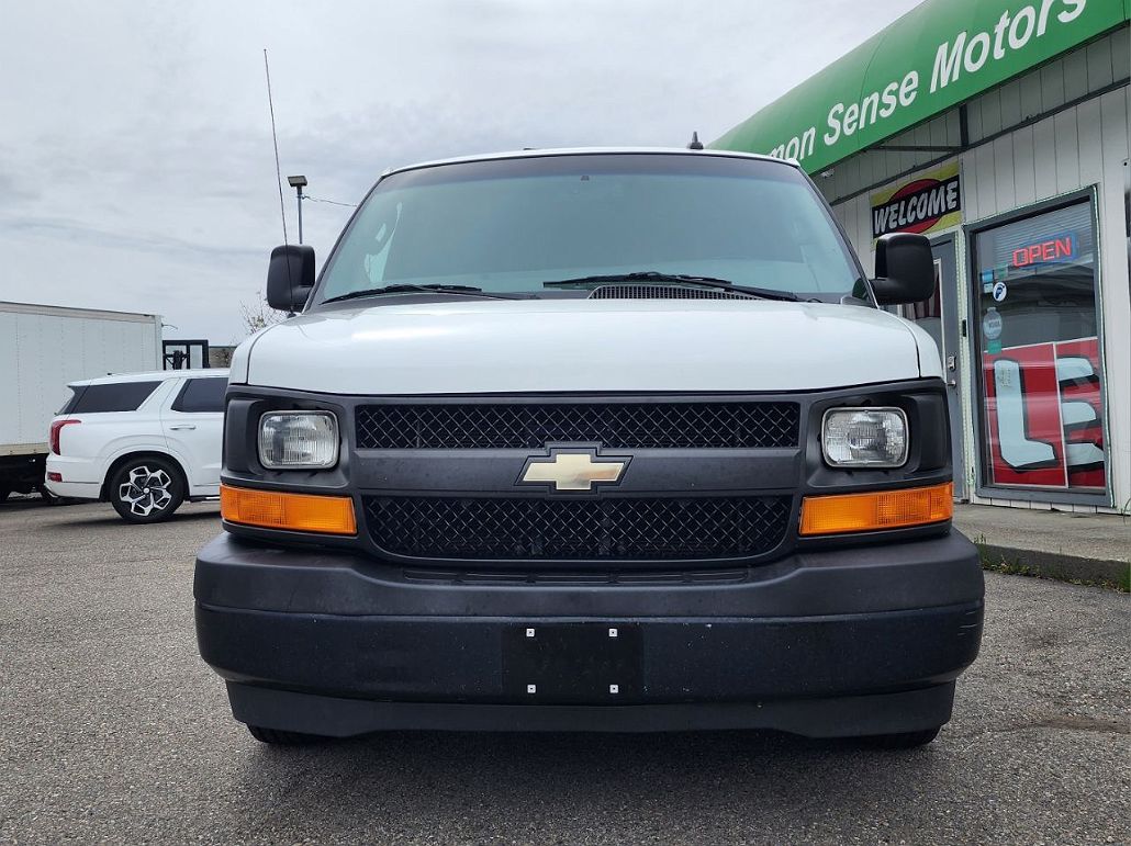 2017 Chevrolet Express 3500 image 5