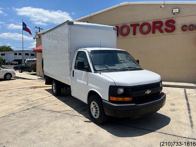 2016 Chevrolet Express 3500 image 1