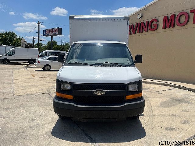 2016 Chevrolet Express 3500 image 2