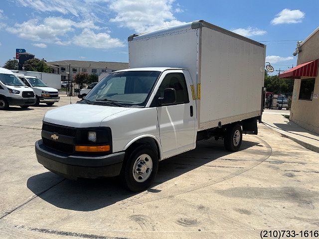 2016 Chevrolet Express 3500 image 3