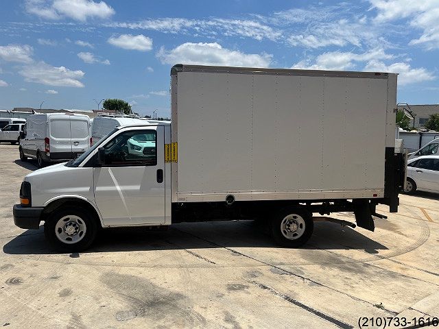 2016 Chevrolet Express 3500 image 4