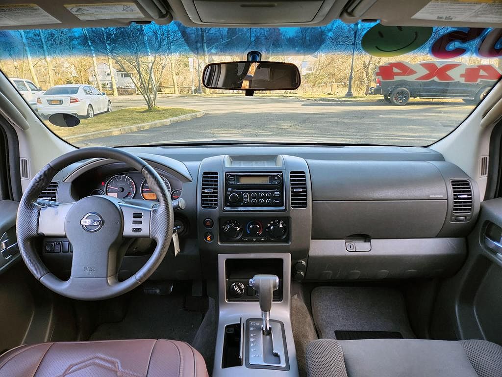 2005 Nissan Pathfinder XE image 12