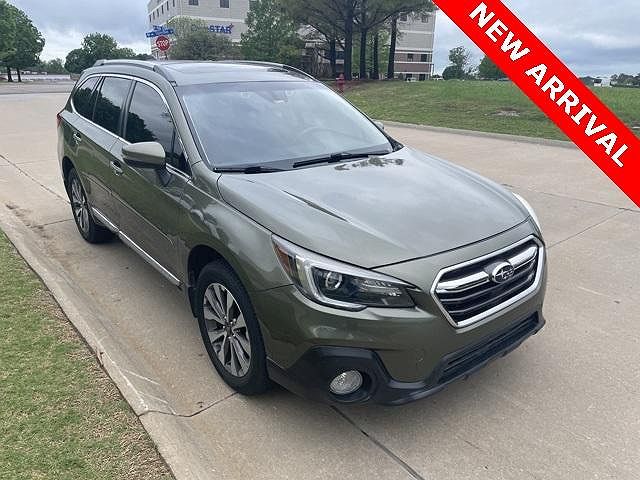 2018 Subaru Outback 2.5i Touring image 0