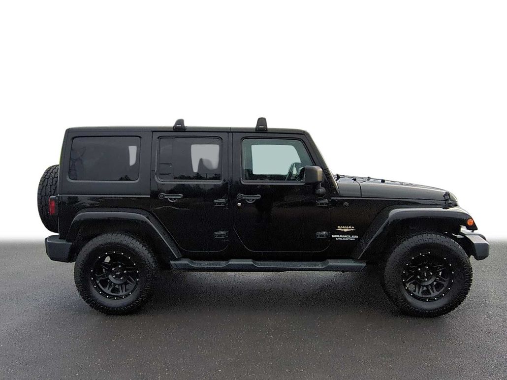 2012 Jeep Wrangler Sahara image 5