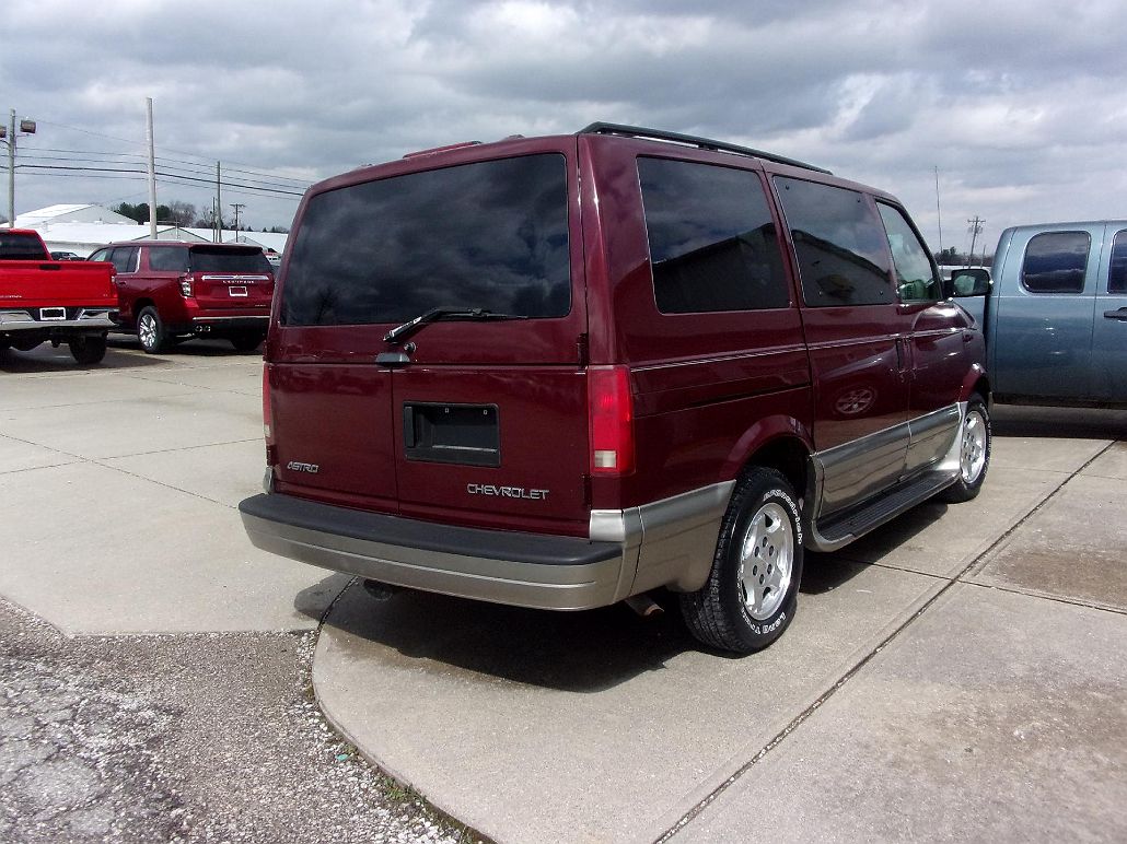 2004 Chevrolet Astro null image 5
