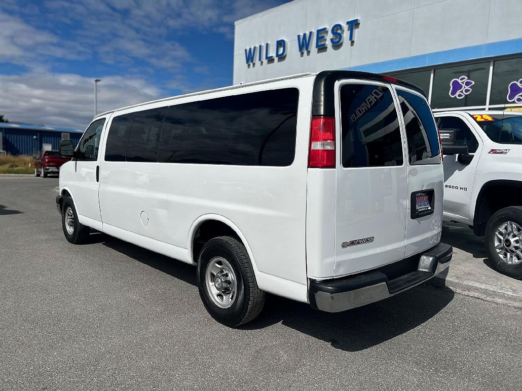2019 Chevrolet Express 3500 image 4