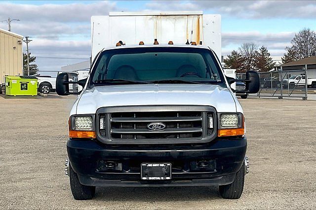 2001 Ford F-350 XL image 2
