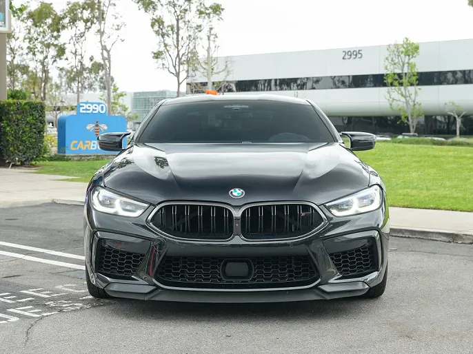 2022 BMW M8