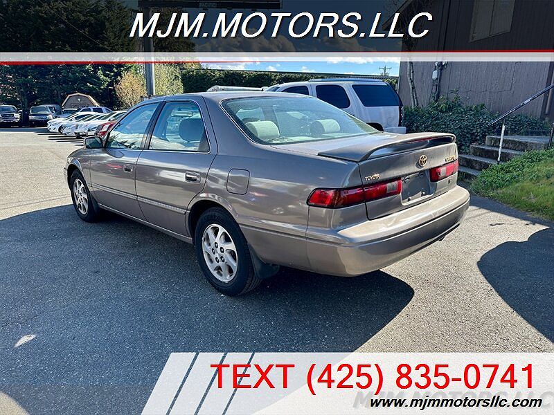 1999 Toyota Camry LE image 2