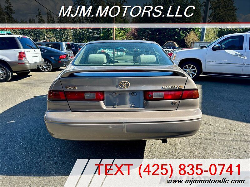 1999 Toyota Camry LE image 3