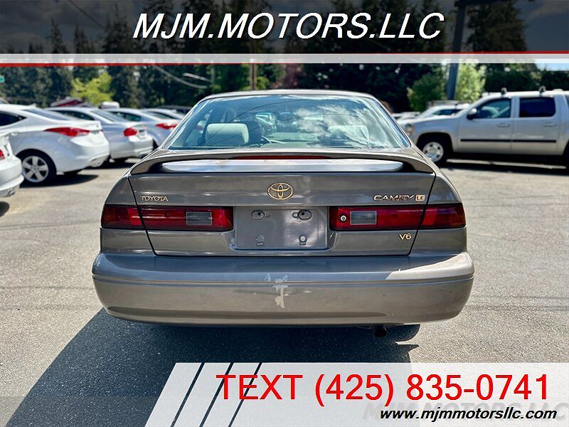 1999 Toyota Camry LE image 3