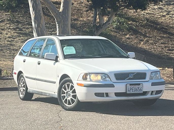2001 Volvo V40