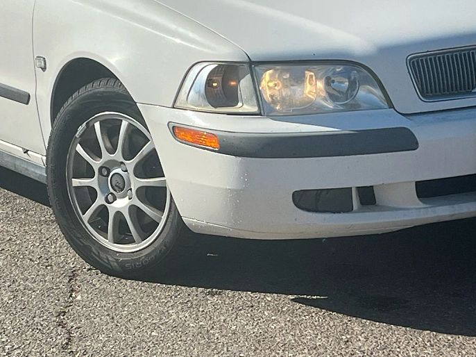 2001 Volvo V40