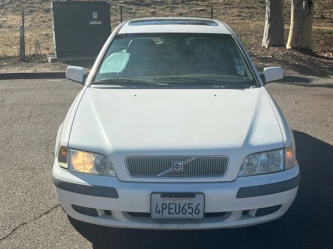 2001 Volvo V40