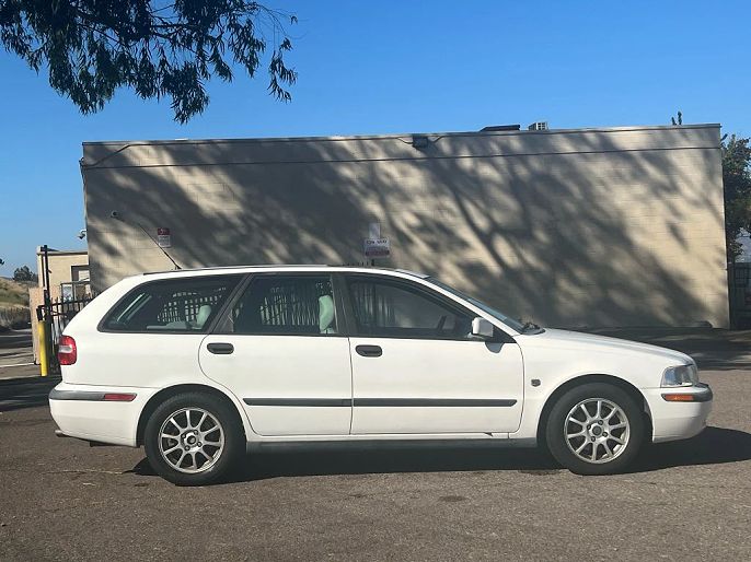 2001 Volvo V40