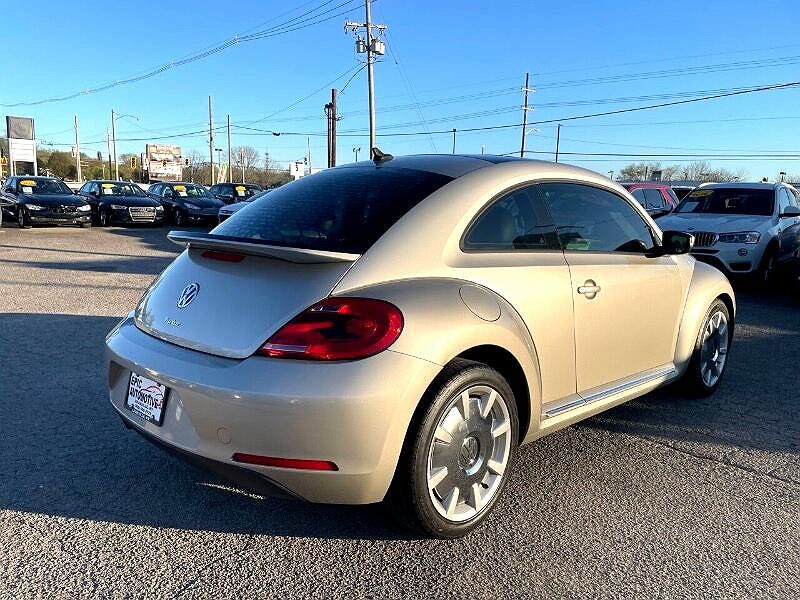 2016 Volkswagen Beetle null image 4