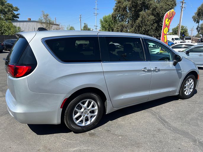 2023 Chrysler Voyager