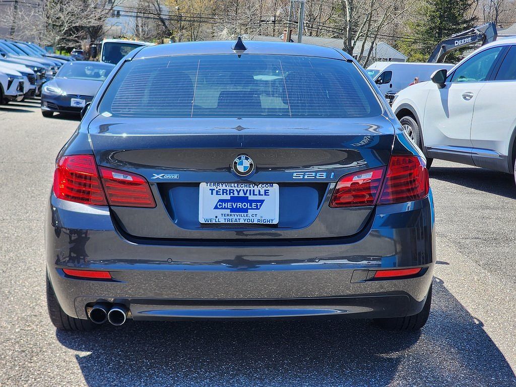 2015 BMW 5 Series 528i xDrive image 2