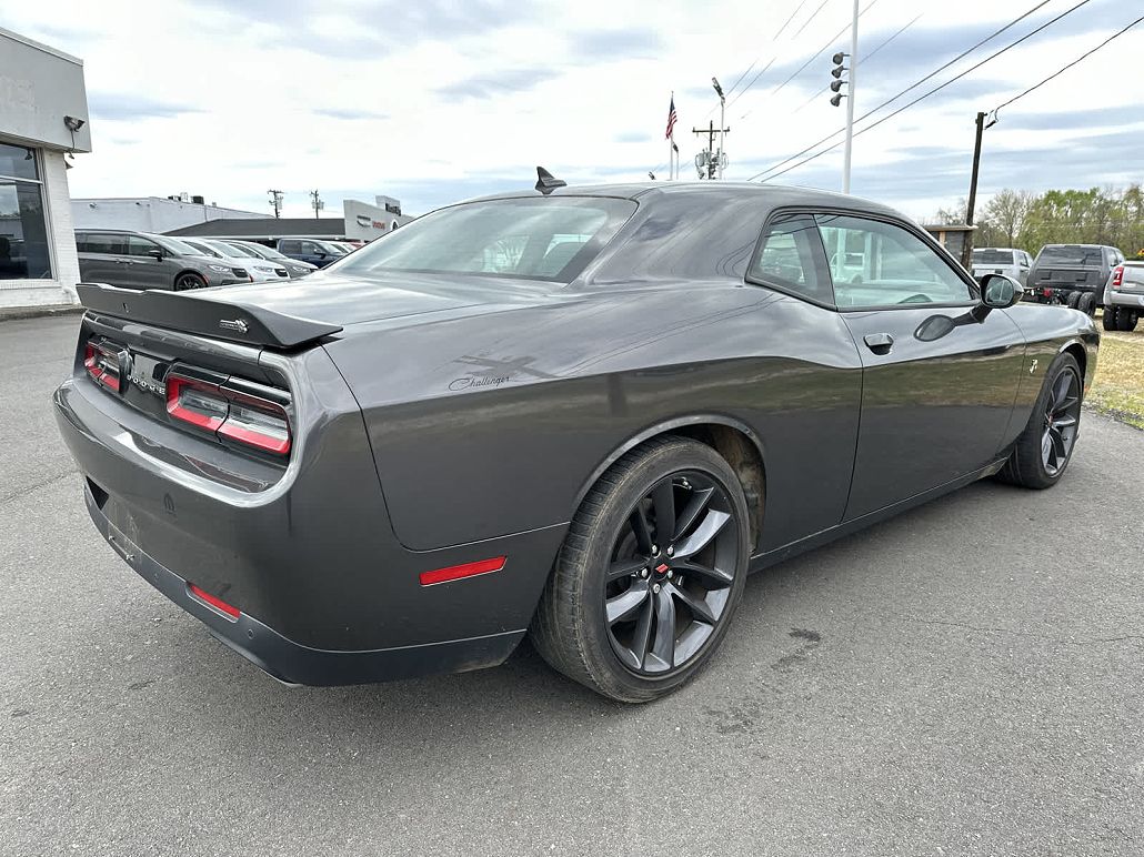 2019 Dodge Challenger R/T image 2