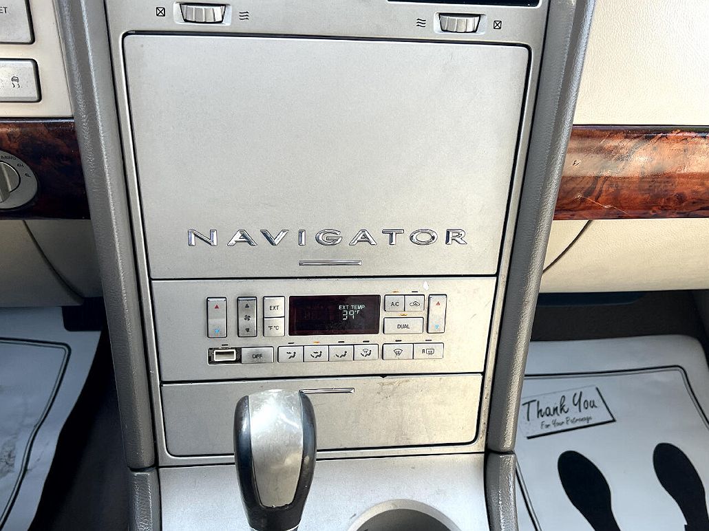 2004 Lincoln Navigator Ultimate image 4