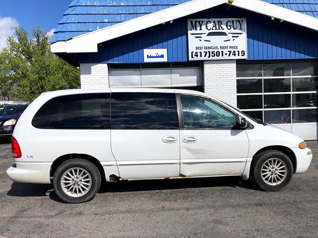 2000 Chrysler Town & Country LX image 6