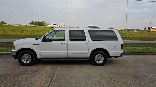 2000 Ford Excursion XLT image 0