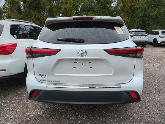 2022 Toyota Highlander L photo 2